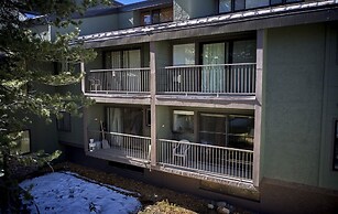 St. Anton Courtyard View 2-bedroom Condos w/ two Oversized Jacuzzi Spa
