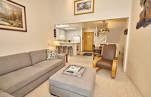 St. Anton Courtyard View 2-bedroom Condos w/ two Oversized Jacuzzi Spa