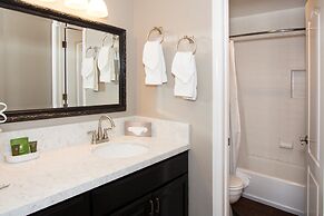 St. Anton Courtyard View 2-bedroom Condos w/ two Oversized Jacuzzi Spa