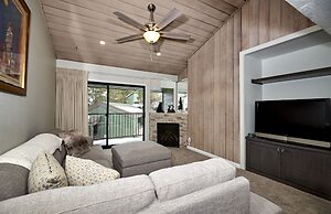 St. Anton Courtyard View 2-bedroom Condos w/ two Oversized Jacuzzi Spa