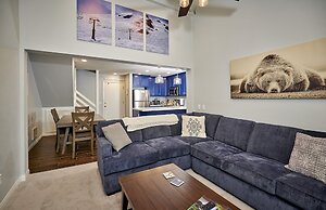 St. Anton Courtyard View 2-bedroom Condos w/ two Oversized Jacuzzi Spa