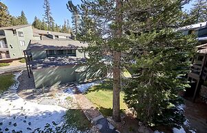 St. Anton Courtyard View 2-bedroom Condos w/ two Oversized Jacuzzi Spa