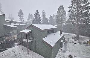 St. Anton Courtyard View 2-bedroom Condos w/ two Oversized Jacuzzi Spa