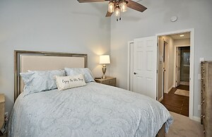 St. Anton Courtyard View 2-bedroom Condos w/ two Oversized Jacuzzi Spa