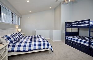 St. Anton Courtyard View 2-bedroom Condos w/ two Oversized Jacuzzi Spa