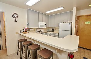 St. Anton Courtyard View 2-bedroom Condos w/ two Oversized Jacuzzi Spa