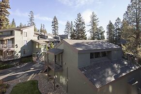 St. Anton Courtyard View 2-bedroom Condos w/ two Oversized Jacuzzi Spa