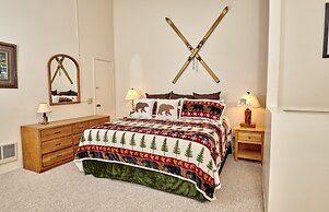 St. Anton Courtyard View 2-bedroom Condos w/ two Oversized Jacuzzi Spa