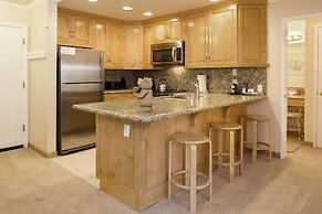 St. Anton Wooded View 1-bedroom Condos w/ Complimentary Hot Drinks