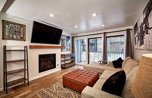 St. Anton Wooded View 1-bedroom Condos w/ Complimentary Hot Drinks