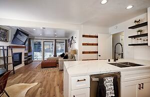 St. Anton Wooded View 1-bedroom Condos w/ Complimentary Hot Drinks