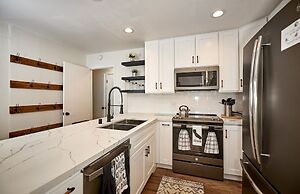 St. Anton Wooded View 1-bedroom Condos w/ Complimentary Hot Drinks