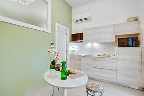 MADAME BARI' Apt a step from the sea