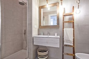 MADAME BARI' Apt a step from the sea