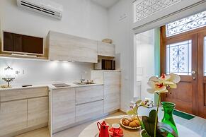 MADAME BARI' Apt a step from the sea