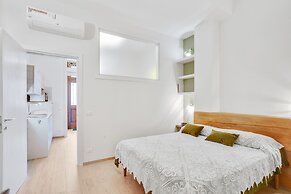 MADAME BARI' Apt a step from the sea