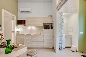 MADAME BARI' Apt a step from the sea