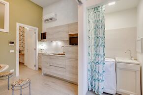 MADAME BARI' Apt a step from the sea