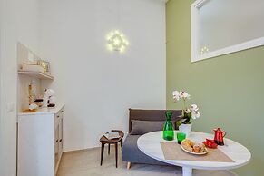 MADAME BARI' Apt a step from the sea