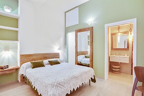 MADAME BARI' Apt a step from the sea