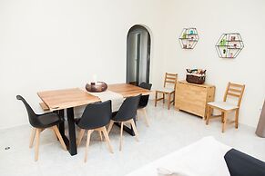 Modern apt.with sea view in Glyfada