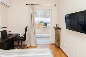 Modern apt.with sea view in Glyfada
