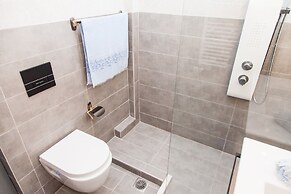 Modern apt.with sea view in Glyfada