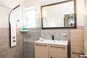 Modern apt.with sea view in Glyfada