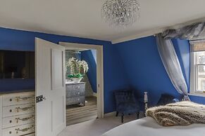 Impeccable 4-bed Apartment in Bath