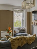 Impeccable 4-bed Apartment in Bath