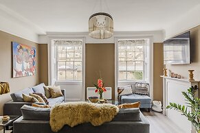 Impeccable 4-bed Apartment in Bath