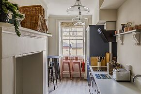 Impeccable 4-bed Apartment in Bath