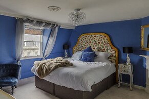 Impeccable 4-bed Apartment in Bath