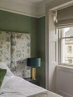 Impeccable 4-bed Apartment in Bath