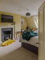 Impeccable 4-bed Apartment in Bath