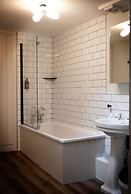 Impeccable 4-bed Apartment in Bath