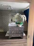 Impeccable 4-bed Apartment in Bath