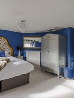 Impeccable 4-bed Apartment in Bath