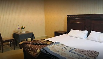 Seven Ways Hotel And Restaurant