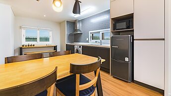 Jeju Eseutteuleya Pension