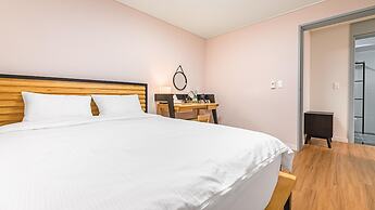 Jeju Eseutteuleya Pension