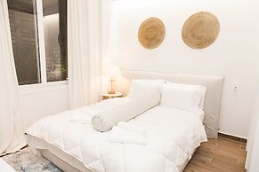 Full renovated adorable apt in Athens