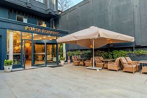 Porta Romanos Hotel