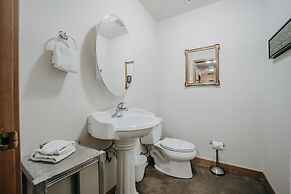 61mbr - Hot Tub - Wi-fi - Pets Ok - Sleeps 6 3 Bedroom Home by Redawni