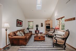 61mbr - Hot Tub - Wi-fi - Pets Ok - Sleeps 6 3 Bedroom Home by Redawni