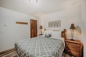 61mbr - Hot Tub - Wi-fi - Pets Ok - Sleeps 6 3 Bedroom Home by Redawni