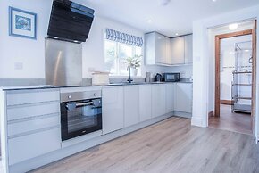 Angle Adventures - 4 Bed Cottage - Angle