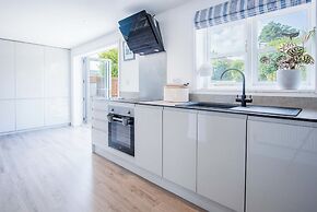 Angle Adventures - 4 Bed Cottage - Angle