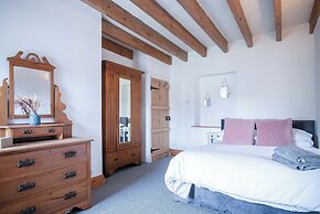 Angle Adventures - 4 Bed Cottage - Angle