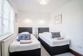 Angle Adventures - 4 Bed Cottage - Angle